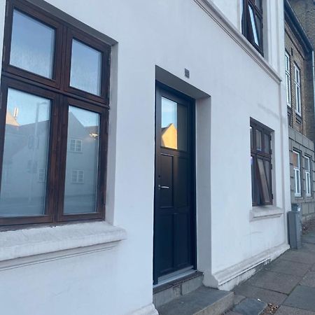 En Lille Hel Lejlighed I Midtbyen - Centralt, Hyggelig Og Taet Pa Alt! Randers Exterior foto